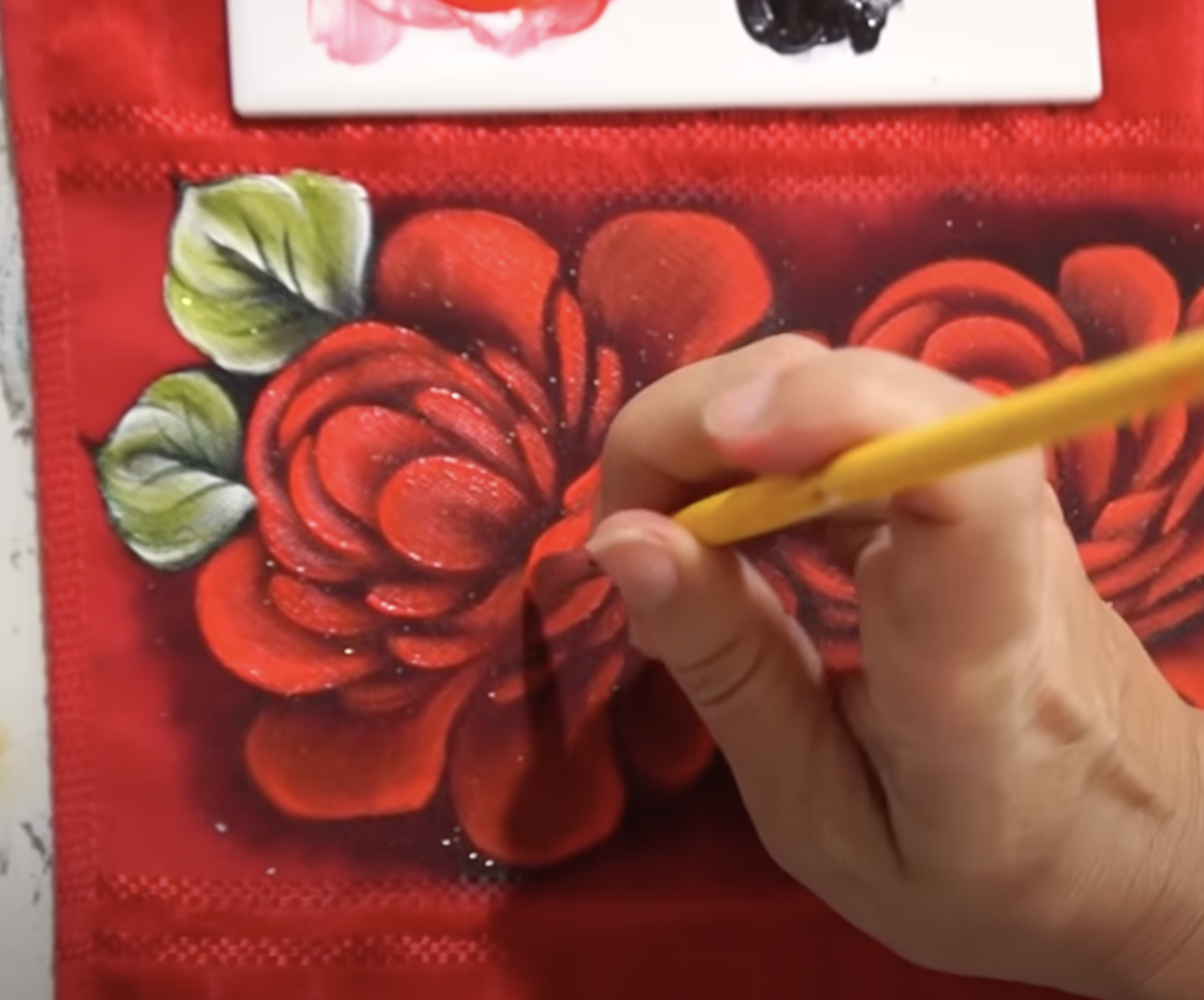 Toalha decorada com rosa